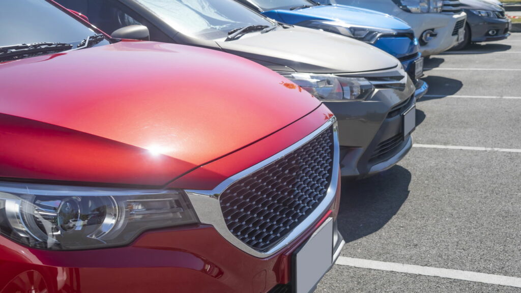 Erros comuns ao estacionar que podem gerar arranhões e multas