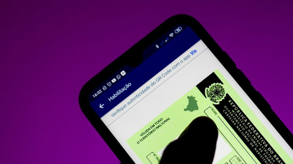O erro comum com apps do Detran que faz muitos ca&iacute;rem em golpes