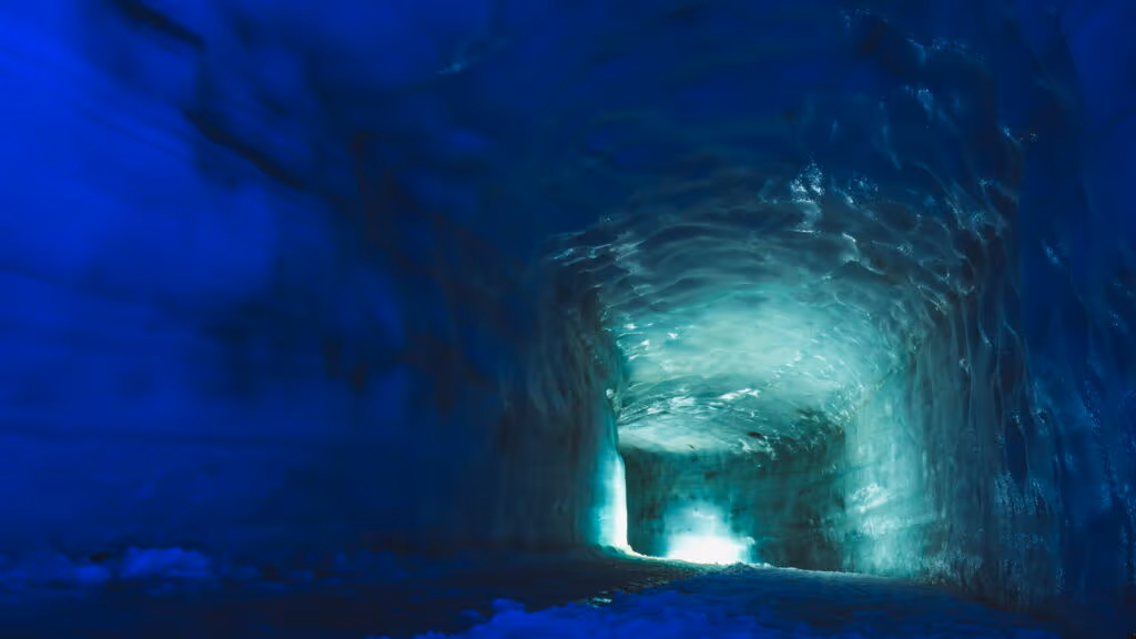 Como funcionam as cavernas de gelo que existem mesmo em desertos quentes?