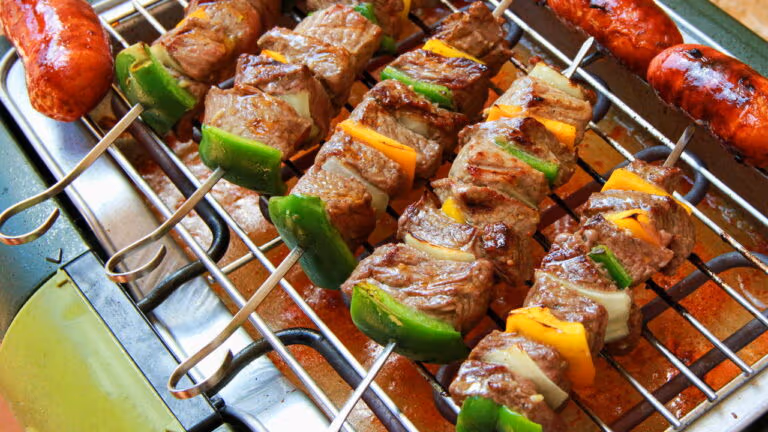 O que servir no churrasco para quem está fazendo dieta low carb