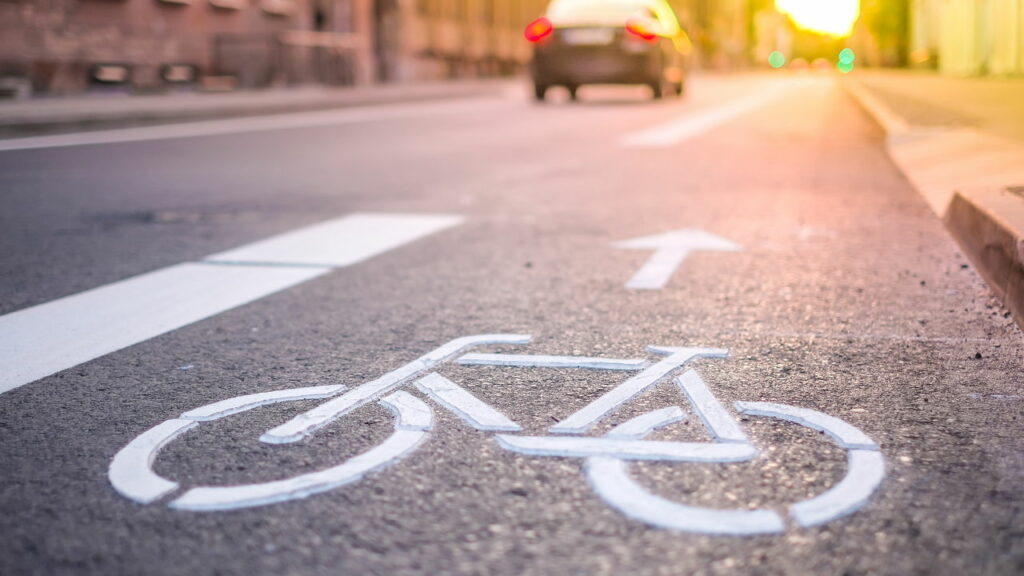 A regra de ouro entre carros e bicicletas que pode evitar acidentes