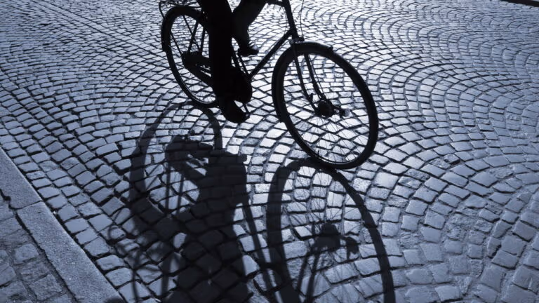 Dicas para conviver bem com ciclistas e evitar conflitos no trânsito