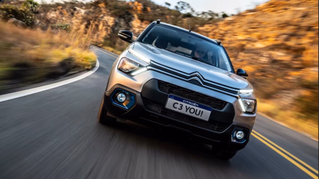 Citroën C3 com motor 1.0 faz mais de 16 km/l na estrada e ainda entrega porta-malas de sedã