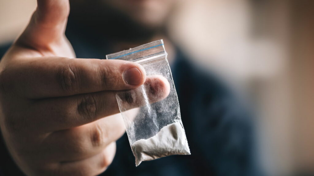 PF prende estrangeiro com cocaína em livro infantil no Aeroporto de Guarulhos