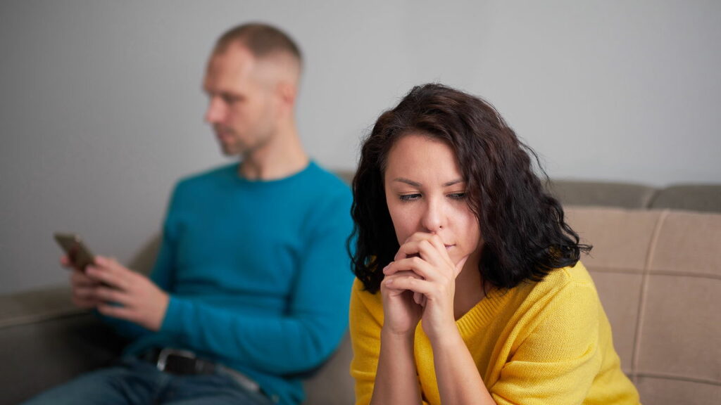 O que significa quando uma pessoa se cala para evitar conflitos, de acordo com a psicologia
