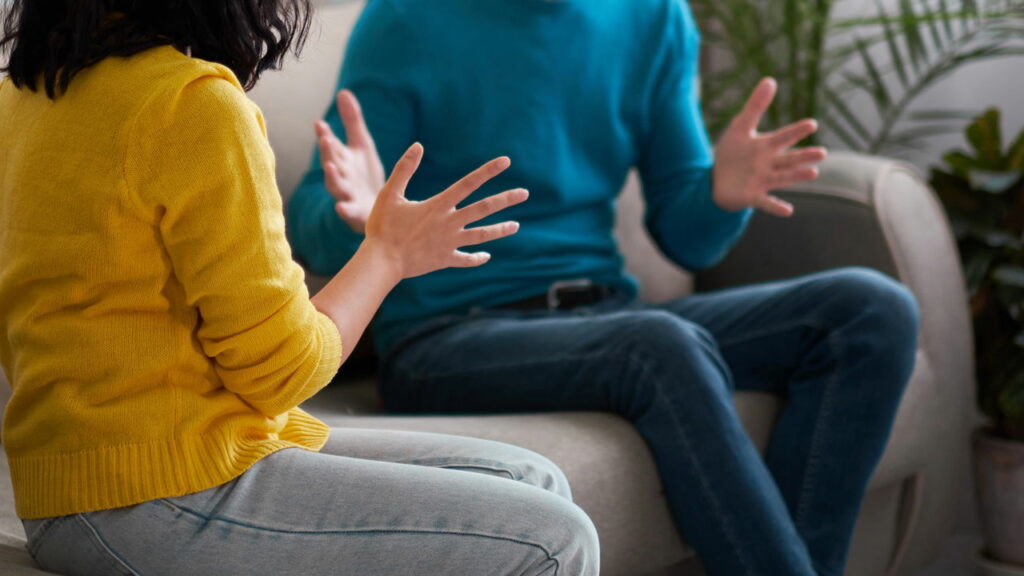 O que significa quando uma pessoa se cala para evitar conflitos, de acordo com a psicologia
