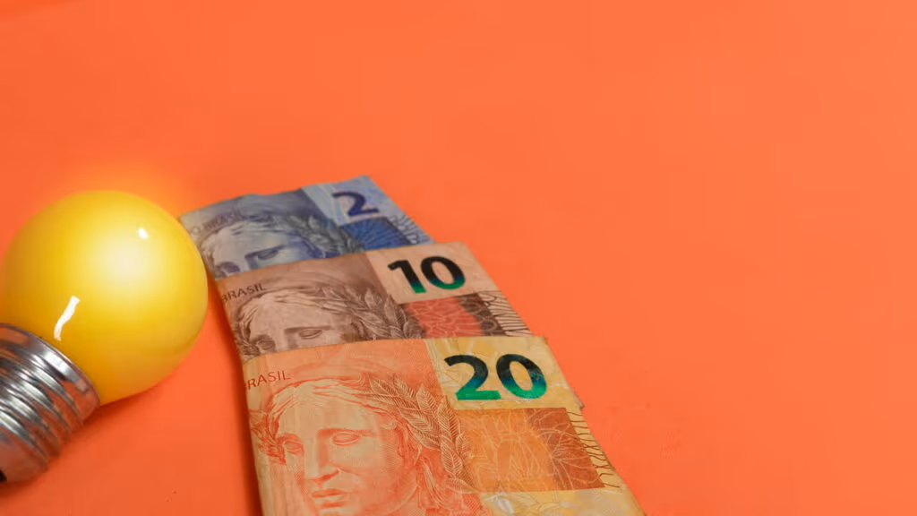 Veja como cortar 15% da conta de energia sem esforço