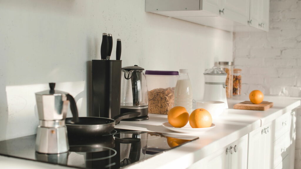 O que não pode faltar na cozinha de quem quer economizar tempo e dinheiro