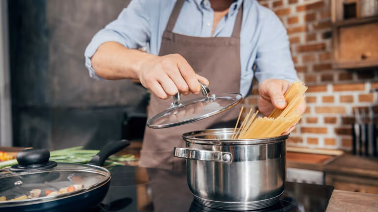 O truque simples que transforma farinha e ovos em massa de restaurante
