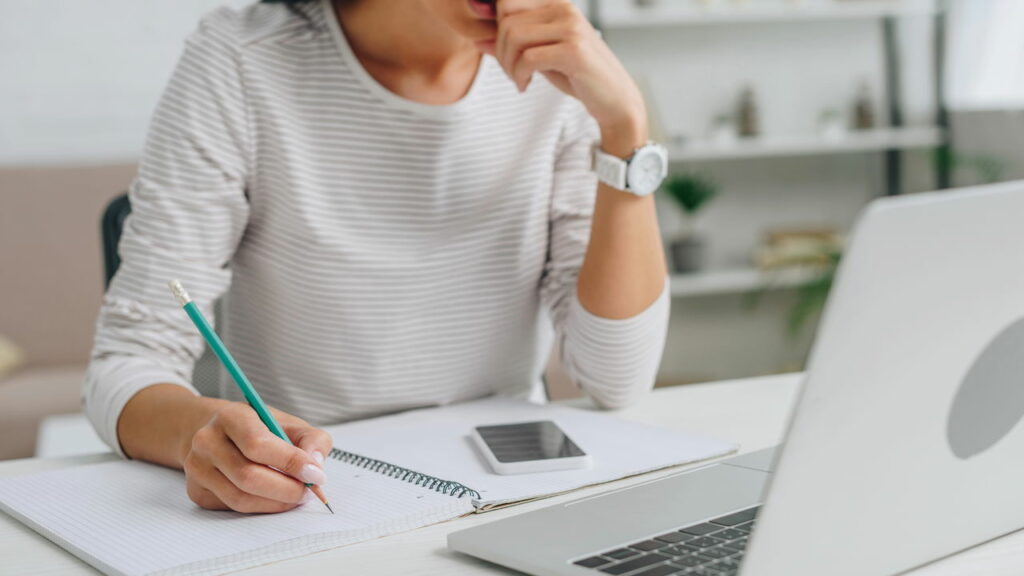 Como transformar conhecimento em cursos e vender online