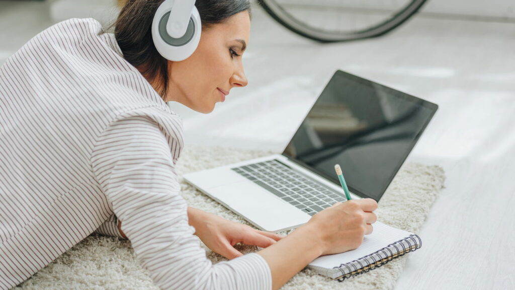 Como transformar conhecimento em cursos e vender online