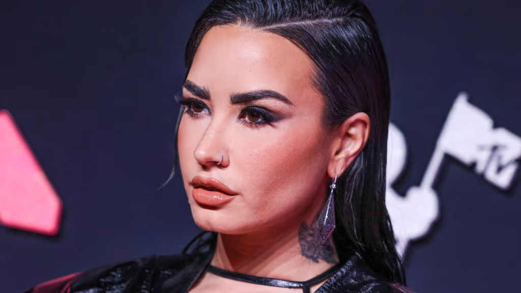 Demi Lovato sinaliza nova fase musical em seu retorno