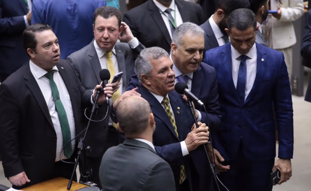 Câmara aprova projeto para dificultar progressão a condenado por crime hediondo