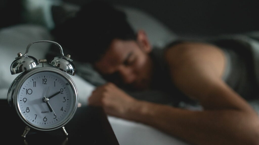 Seu corpo grita por socorro quando você dorme menos de 7 horas