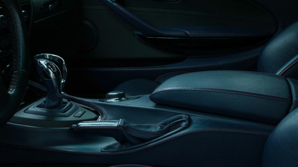 Por que não deixar o carro em ponto morto nas descidas