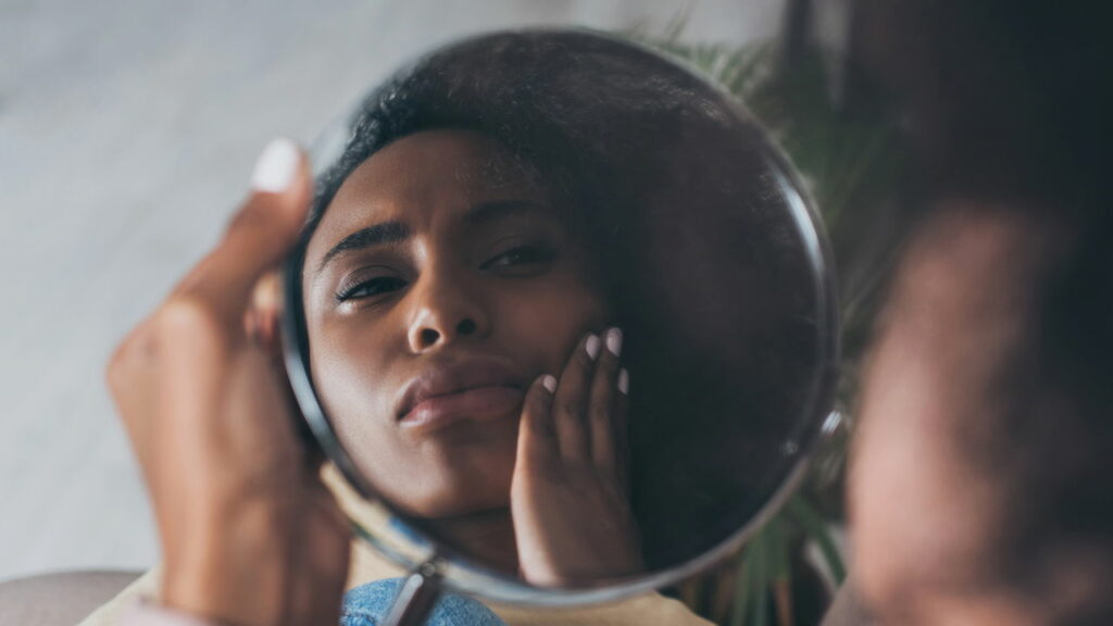 3 razões que explicam o medo de espelhos segundo a psicologia