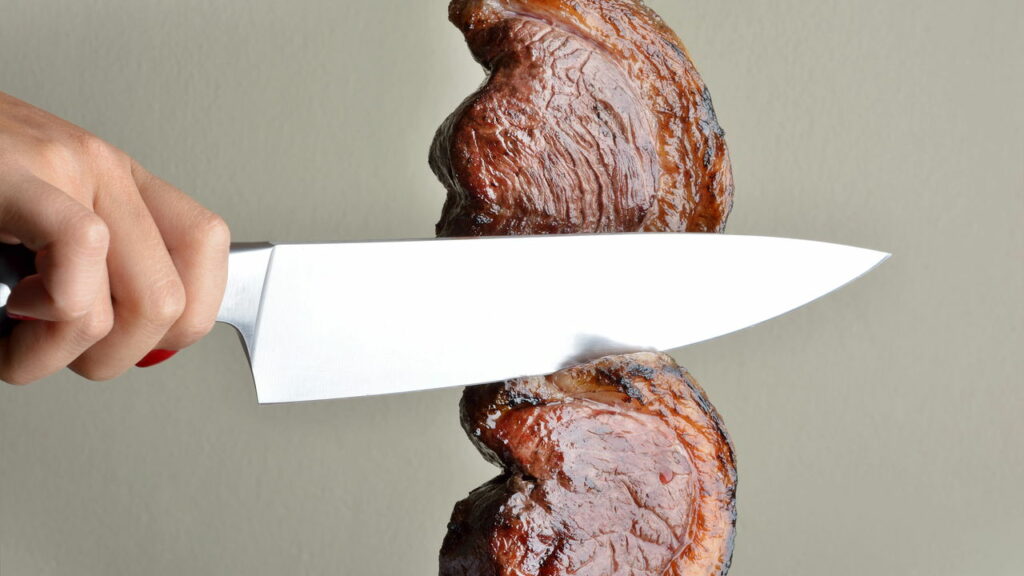Faca de churrasco não é tudo igual! Veja como escolher a certa