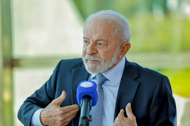 Lula desiste de pronunciamento em rede nacional