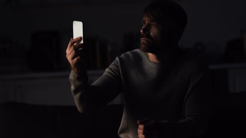 Veja como carregar o celular mesmo sem energia elétrica