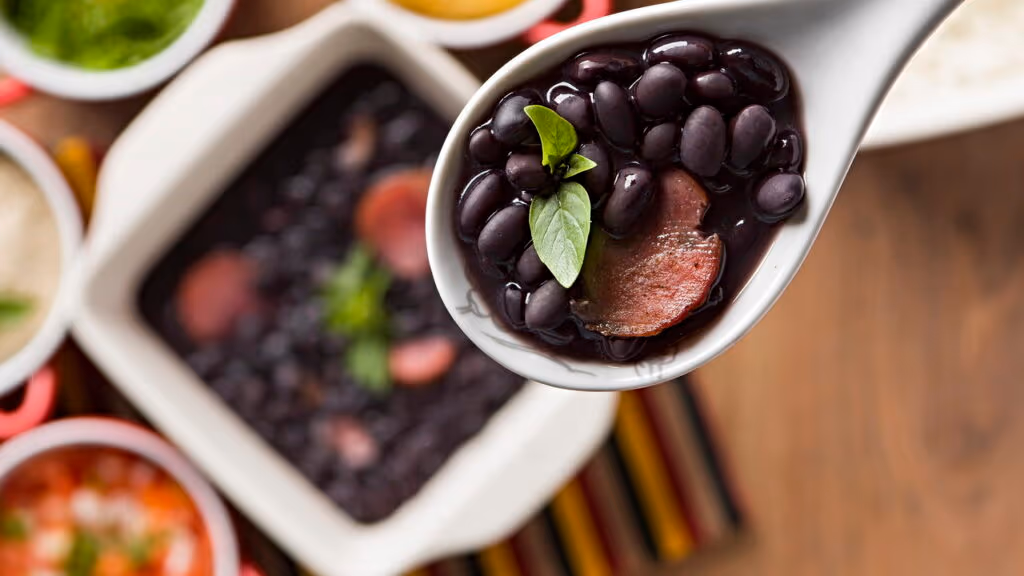 Como deixar a feijoada mais leve sem perder o sabor