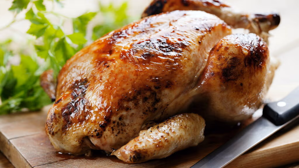 6 receitas fáceis com sobras de frango assado para variar o cardápio