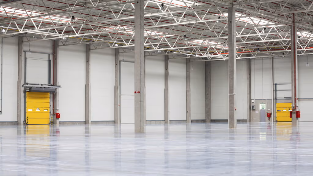 Avião é destruído após incêndio em hangar de Vera Cruz