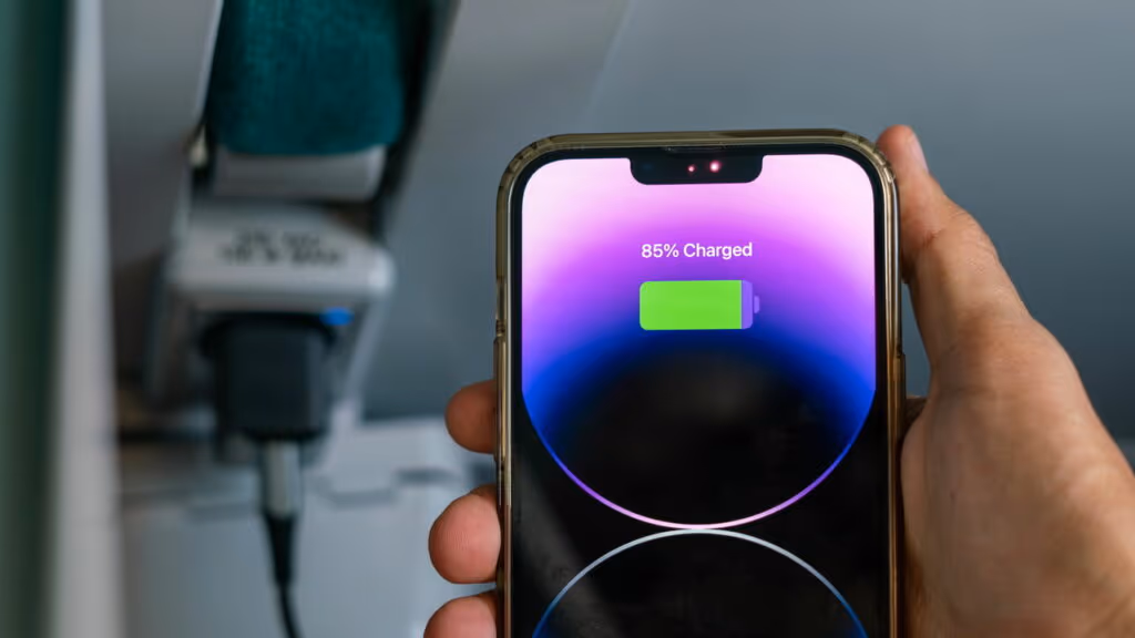 Está carregando seu iPhone assim? Apple recomenda parar agora