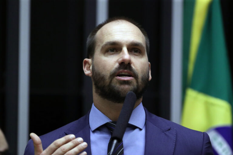 Mesa Diretora cassa os mandatos de Eduardo Bolsonaro e Ramagem