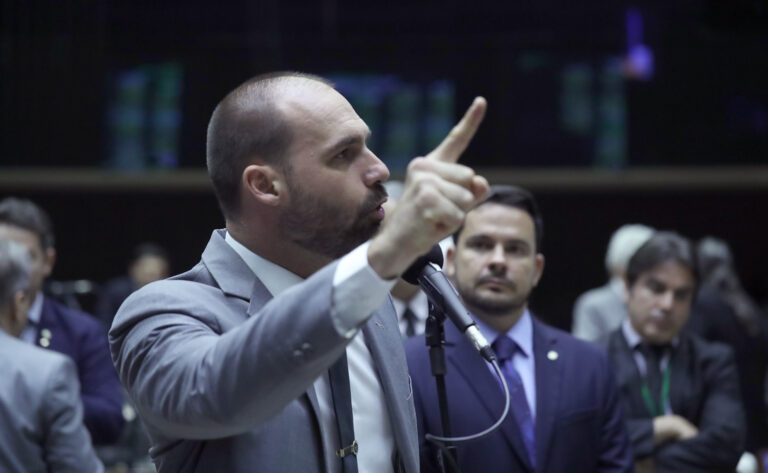 STF marca data de julgamento de denúncia de Eduardo Bolsonaro