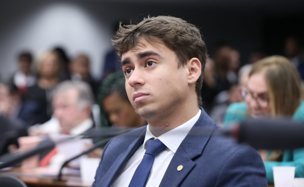 “Figura fundamental no combate ao roubo do INSS”, diz Nikolas sobre Gaspar
