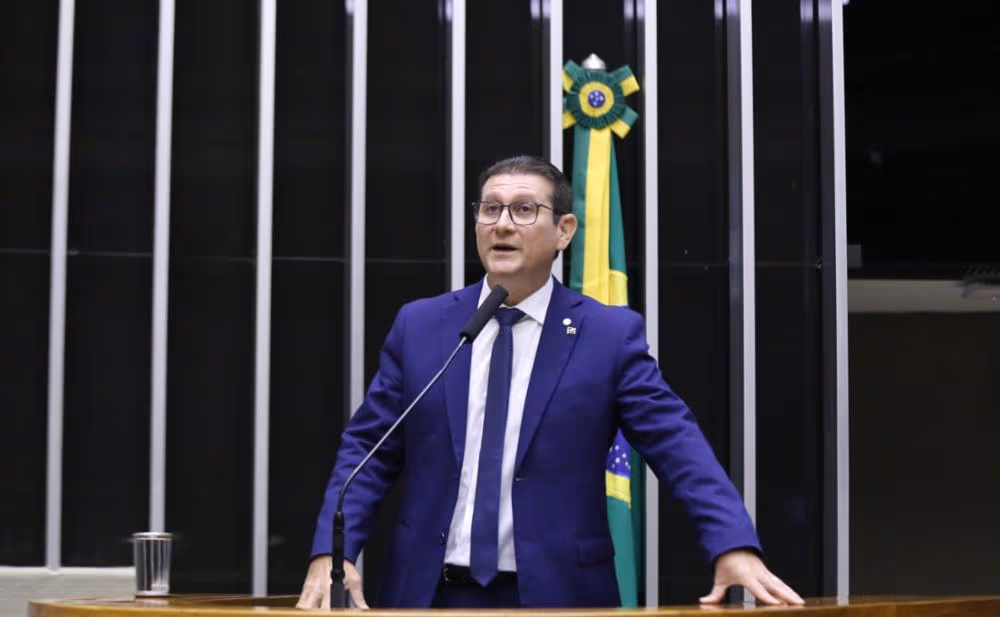 Quem paga IOF do cheque especial são os 99% mais pobres, diz deputado