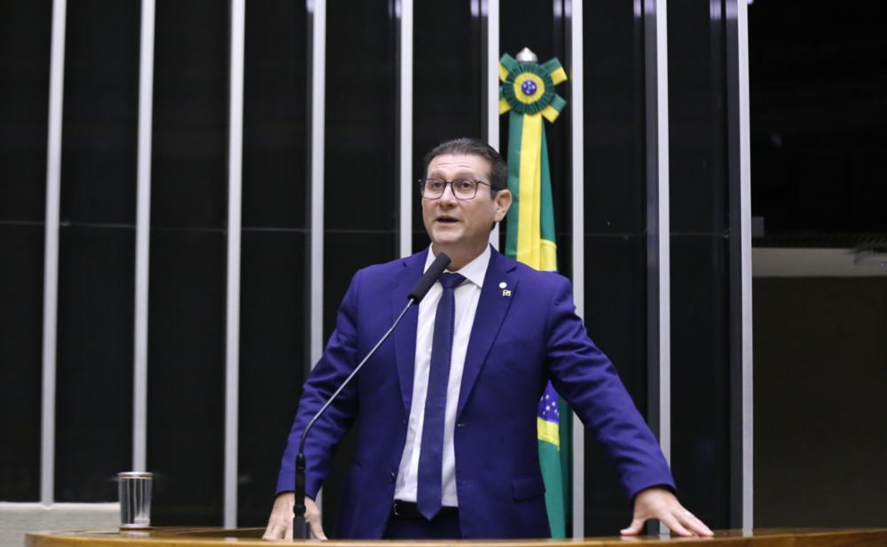 Quem paga IOF do cheque especial são os 99% mais pobres, diz deputado