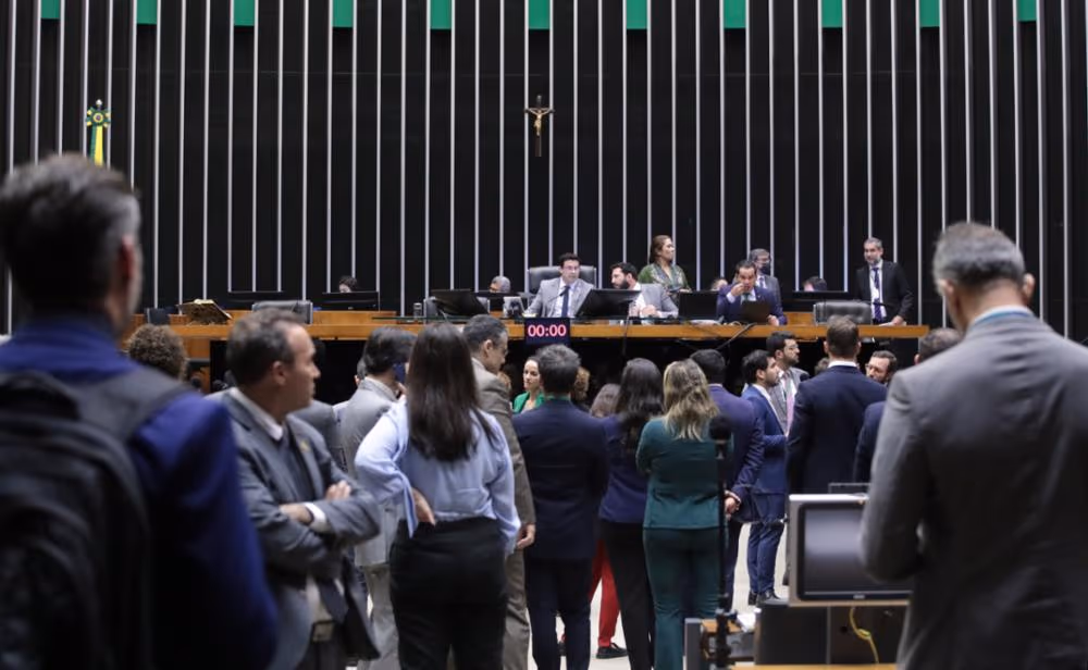 Como votou cada deputado no projeto que cria cargos comissionados no STF