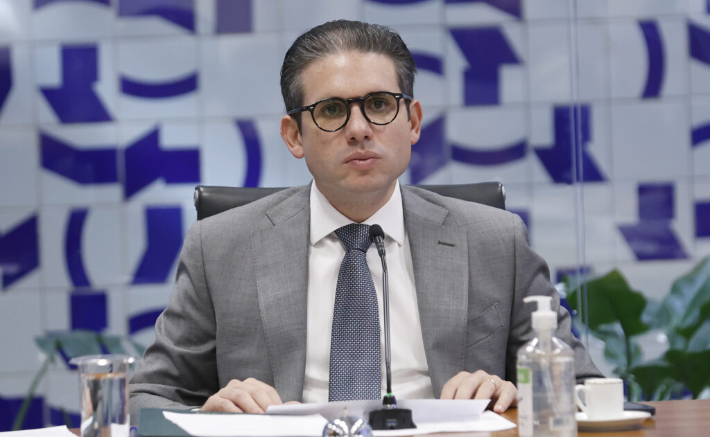 Motta convoca sessão e ameaça suspender mandato de deputados da oposição
