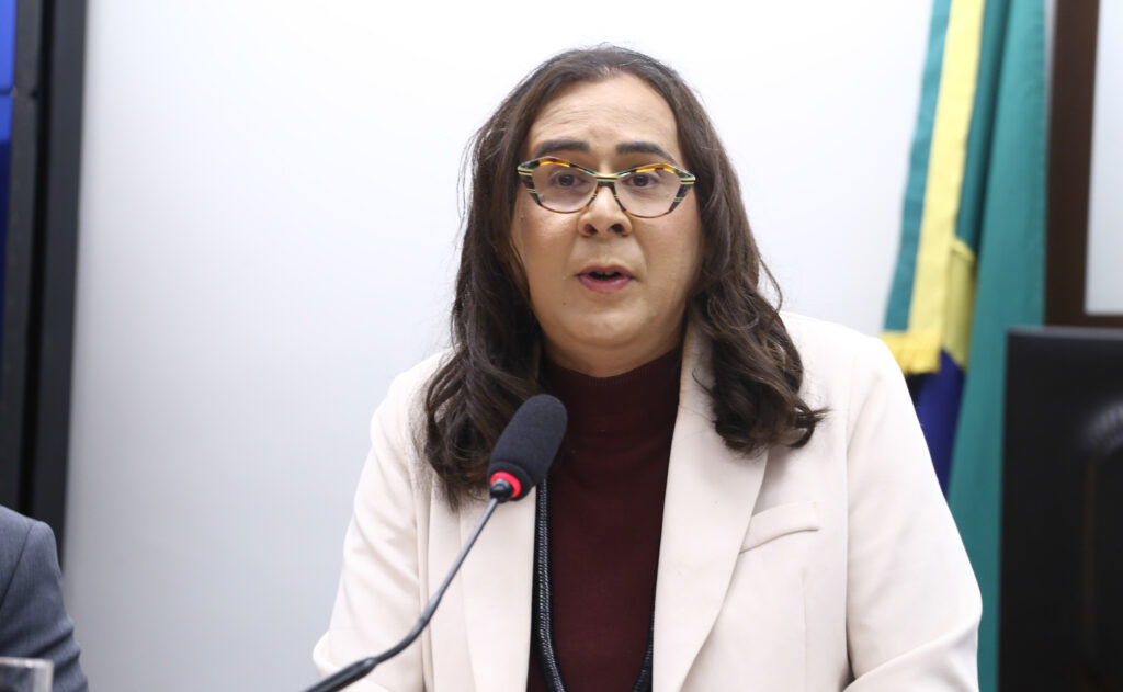 PSOL quer esvaziar discurso de Flávio Bolsonaro sobre o Pix