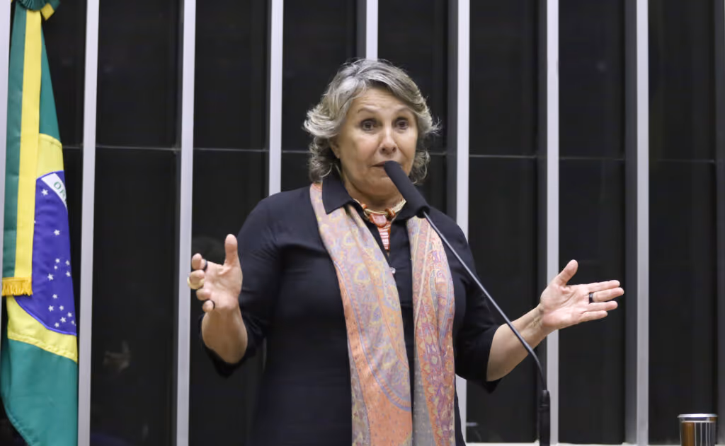 Erika banca projetos culturais, mas deixa saúde do DF de fora 