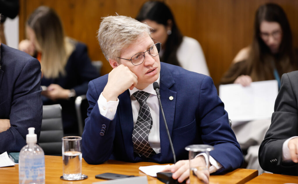 Van Hattem acusa Gilmar de “xenofobia” e “homofobia” contra Zema