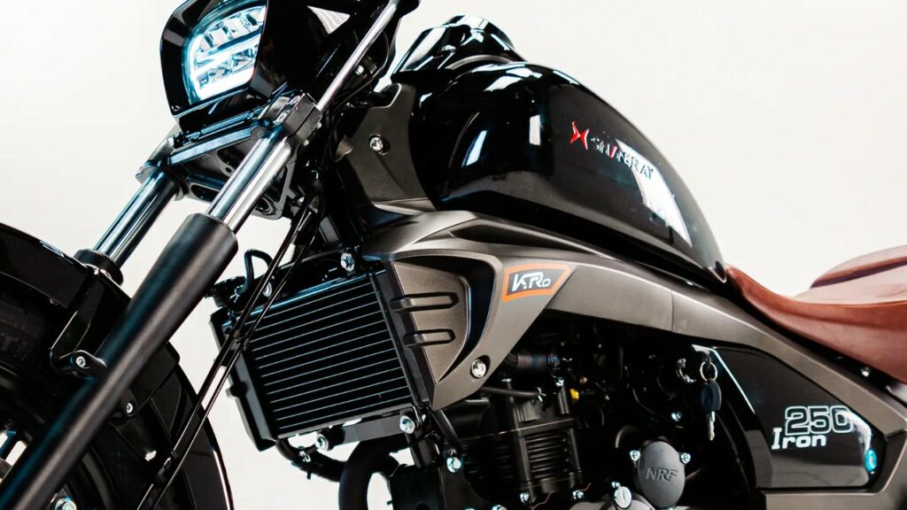 O duelo mais interessante entre motos custom, as queridinhas acessíveis dos brasileiros