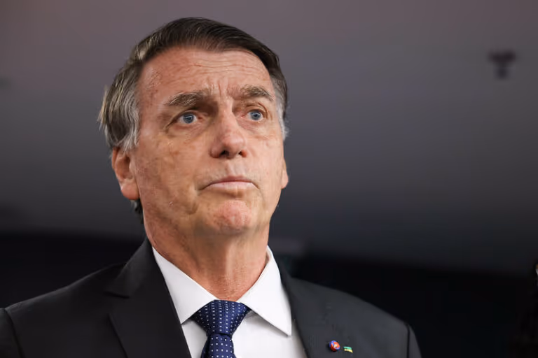 Crusoé: Comissão vota moção de solidariedade a Bolsonaro