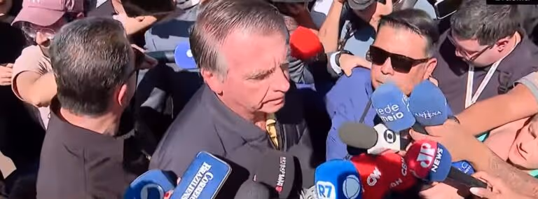 Eduardo não articulou &#039;tarifaço&#039;, diz Bolsonaro