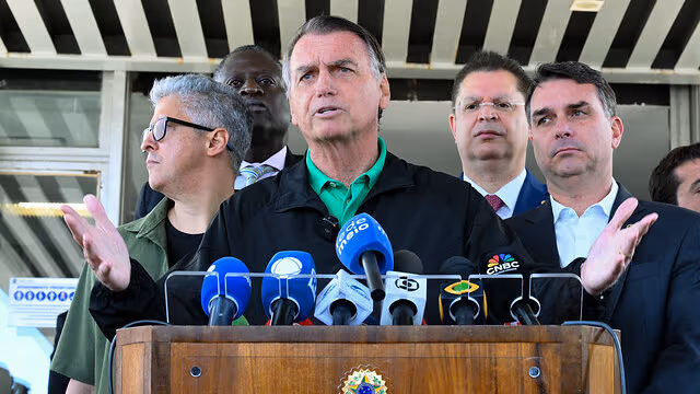 “Suprema humilhação”, diz Jair Bolsonaro sobre uso de tornozeleira eletrônica