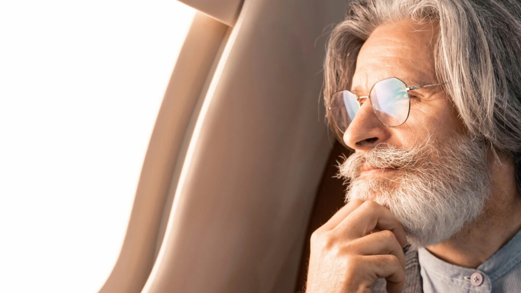 Por que fechar a janela do avião em pousos e decolagens garante mais segurança