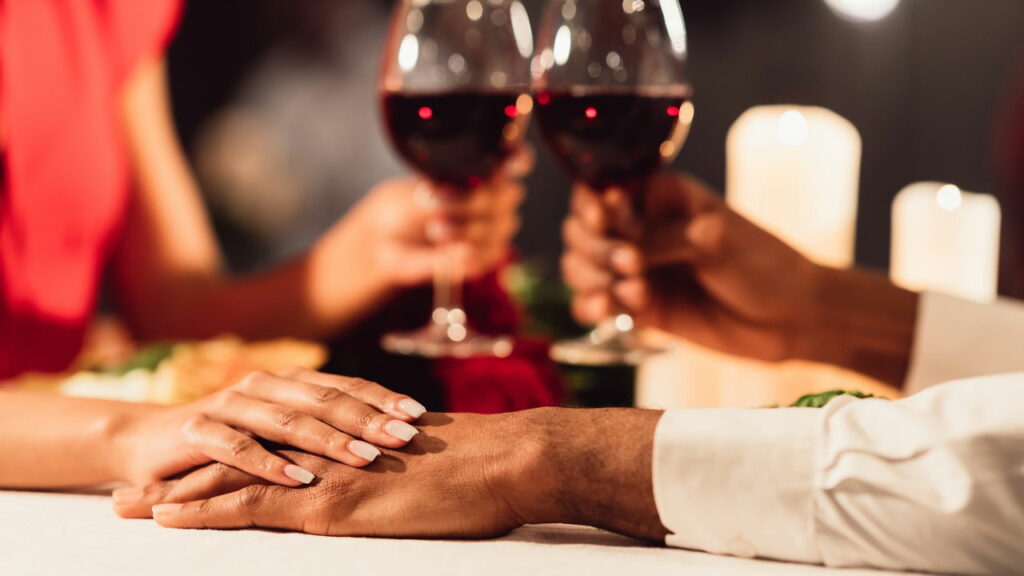 Como criar um jantar romântico simples e inesquecível em casa