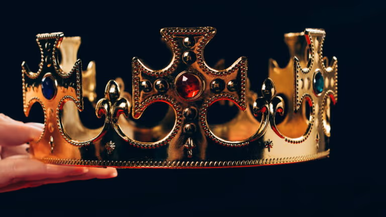 Joia medieval é descoberta e revela costumes da aristocracia