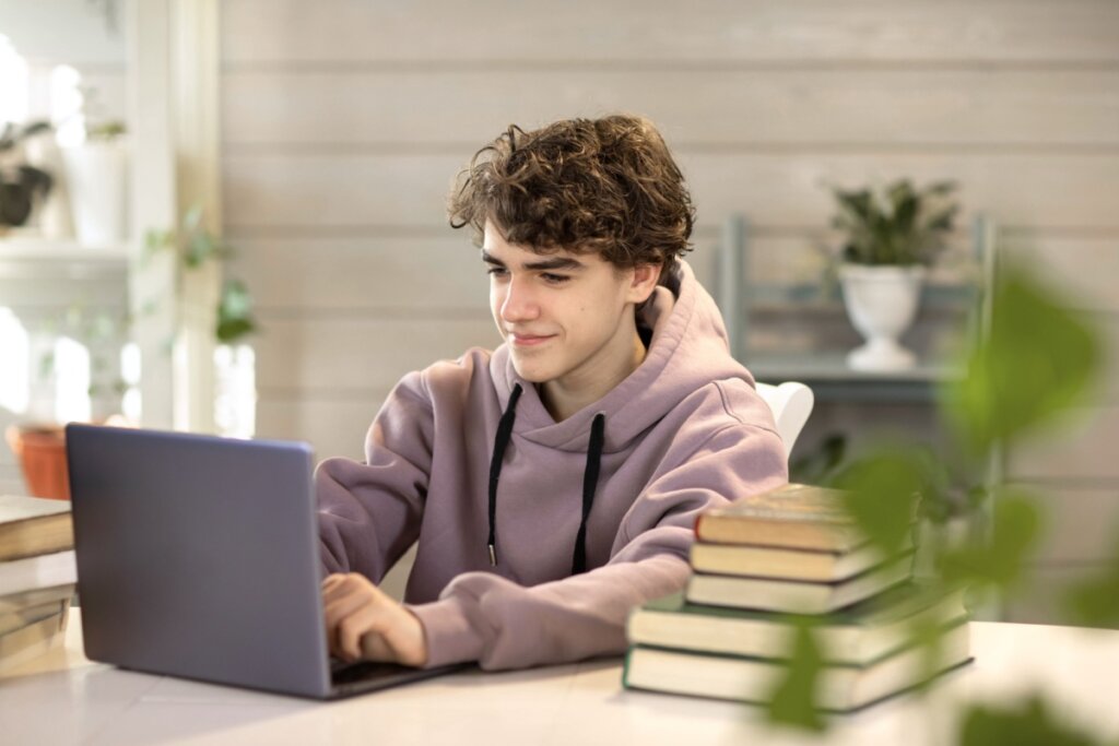 5 benefícios de participar das Olimpíadas Científicas