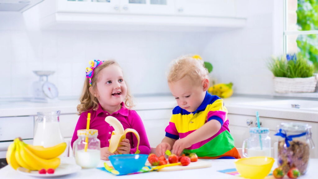 Como fazer lanches saudáveis e criativos para crianças levarem à escola