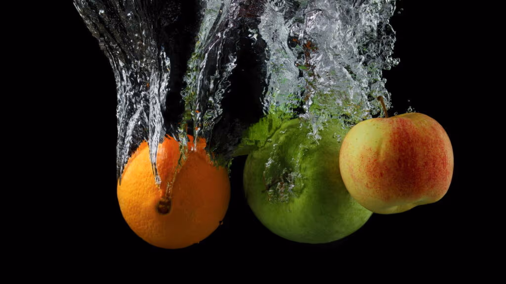 Lavar frutas só com água não é o suficiente segundo especialistas