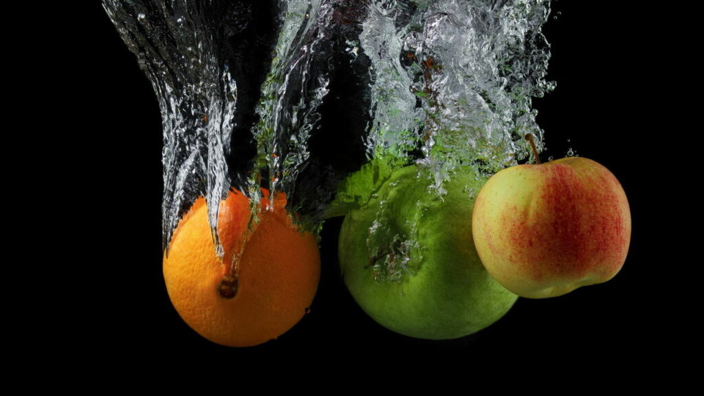 Como lavar frutas e verduras sem estragar o alimento