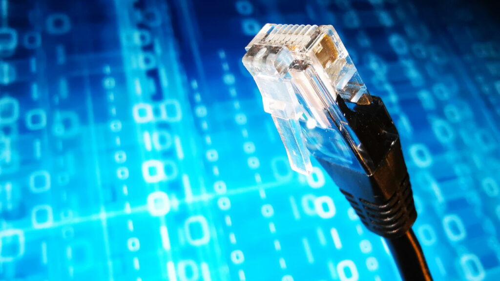 Esse cabo baratinho turbina roteador Wi-Fi e vira febre