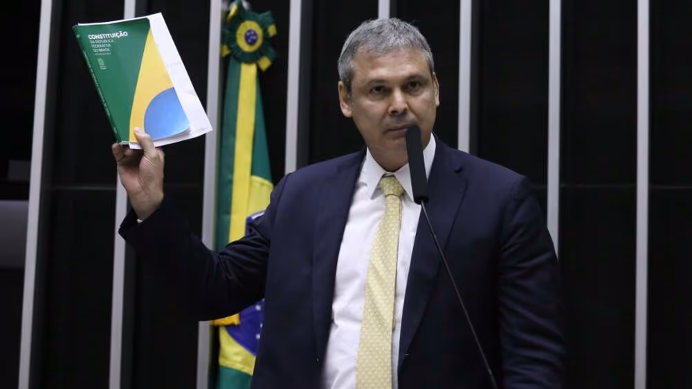 “Vitória da diplomacia”, diz líder do PT após Moraes deixar lista de sanções